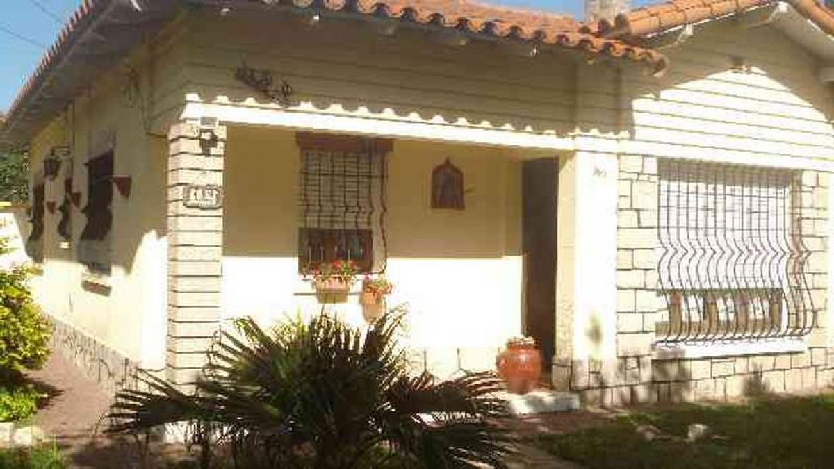 3 bedrooms House in Quilmes, Argentina No. 1085