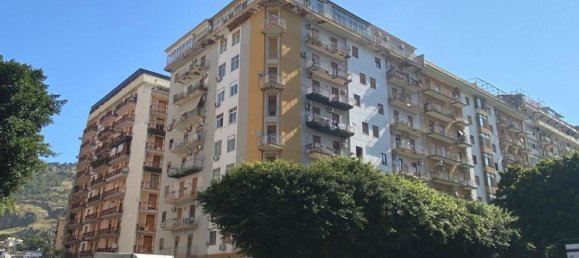 4 bedrooms Apartment in Palermo, Italy No. 342099 3