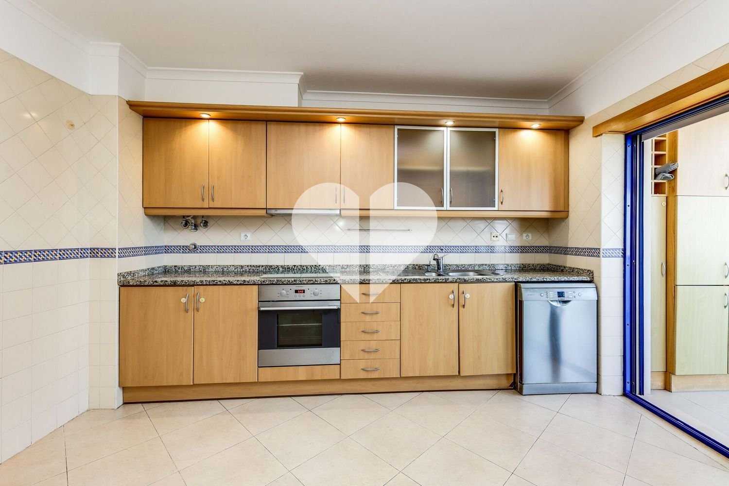 Apartamento de 2 dormitorios en Almada, Portugal No. 260265