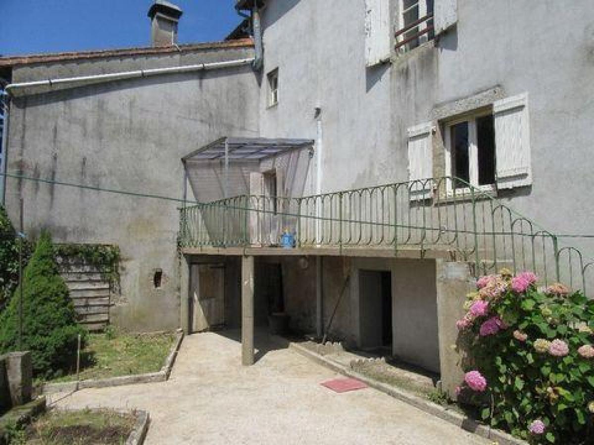 2 bedrooms House in Secondigny, France No. 32477