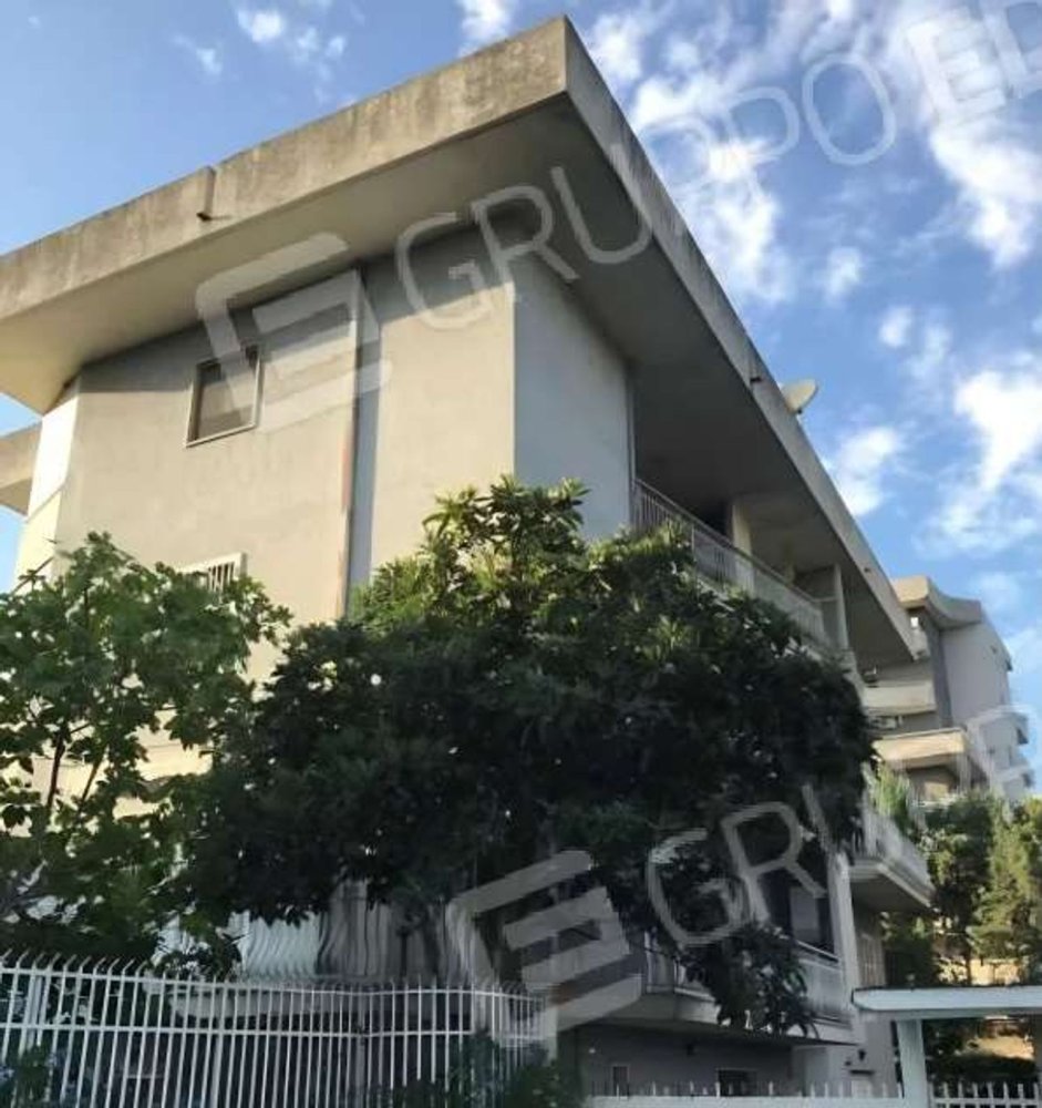 5 rooms Apartment in Rende, Italy No. 201674