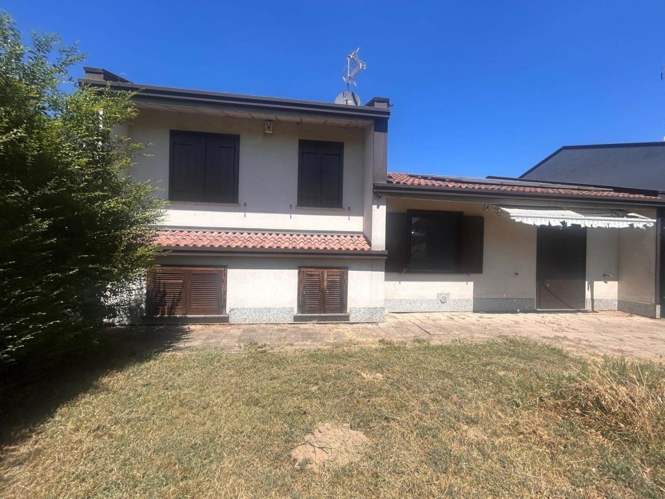 Villa de 4 habitaciónes en Vigevano, Italy No. 273253