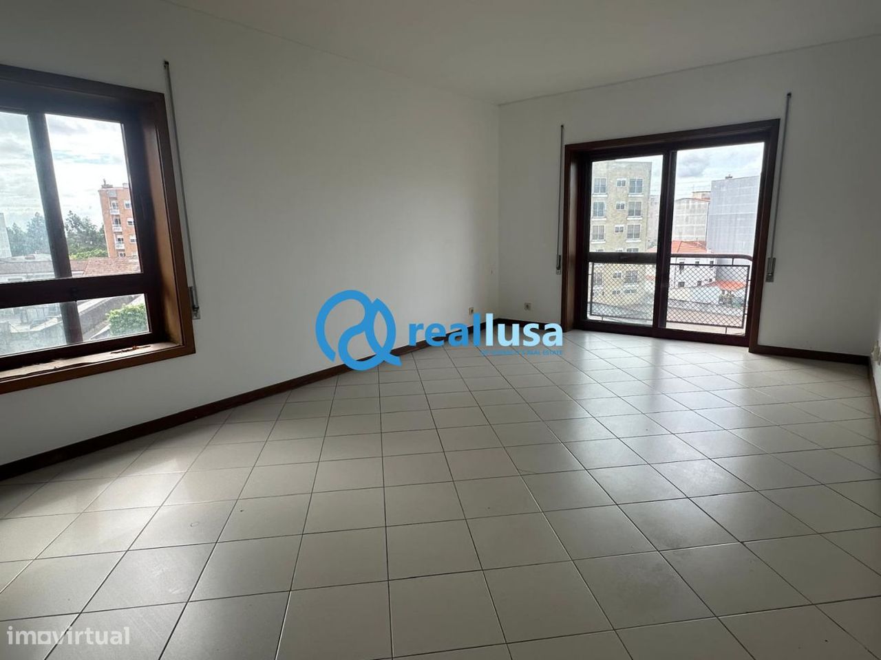 4 bedrooms Apartment in Maia, Portugal No. 244584