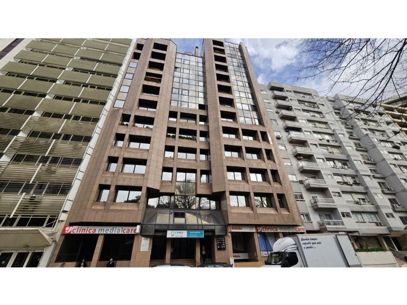 624m² Building in Lisbon, Portugal No. 165619