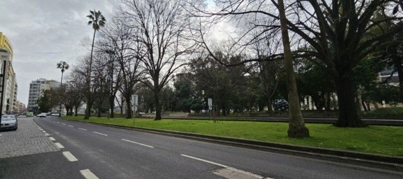 624m² Building in Lisbon, Portugal No. 165619 5