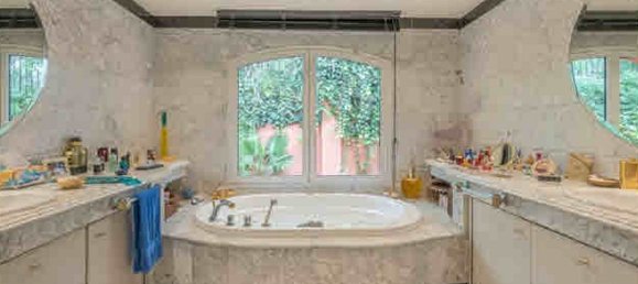 5 bedrooms Villa in Marbella, Spain No. 47936 10