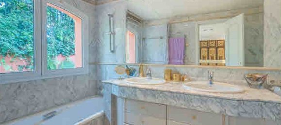 5 bedrooms Villa in Marbella, Spain No. 47936 6