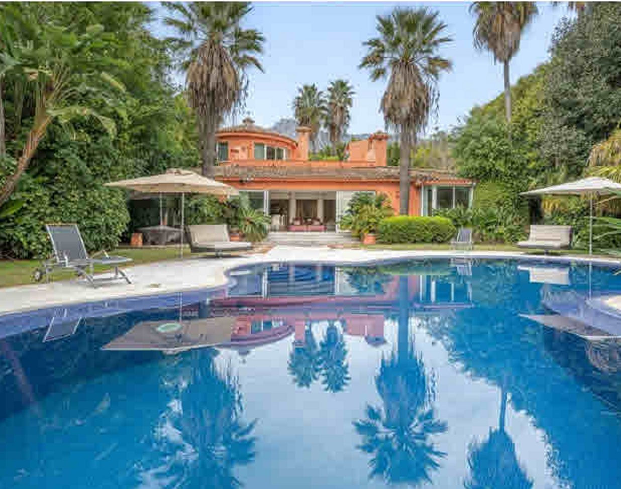 5 bedrooms Villa in Marbella, Spain No. 47936
