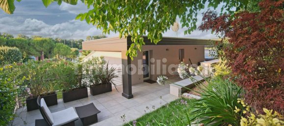 Villa de 3 dormitorios en Padenghe sul Garda, Italy No. 360387 17