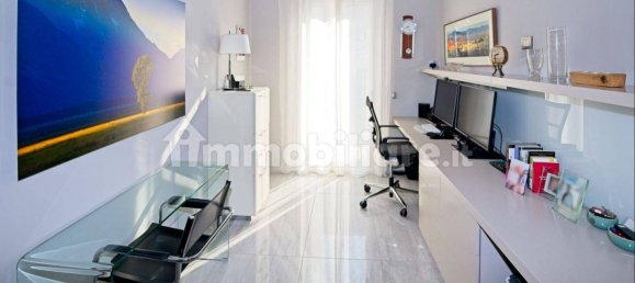 Villa de 3 dormitorios en Padenghe sul Garda, Italy No. 360387 11