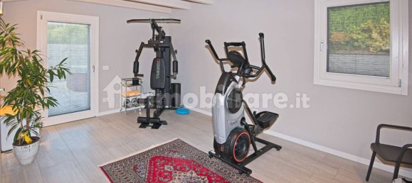 Villa de 3 dormitorios en Padenghe sul Garda, Italy No. 360387 15