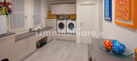 Villa de 3 dormitorios en Padenghe sul Garda, Italy No. 360387 6