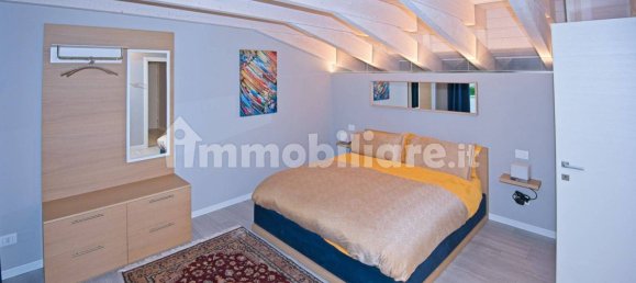 Villa de 3 dormitorios en Padenghe sul Garda, Italy No. 360387 13