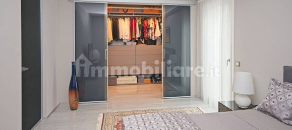 Villa de 3 dormitorios en Padenghe sul Garda, Italy No. 360387 8