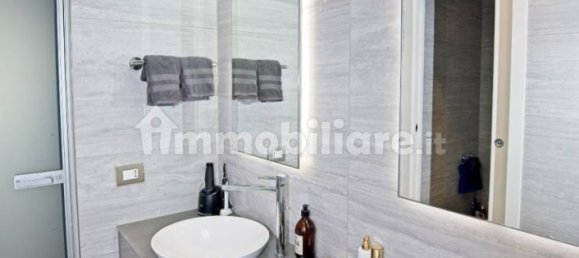 Villa de 3 dormitorios en Padenghe sul Garda, Italy No. 360387 9