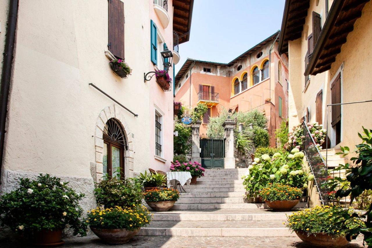 2 rooms Apartment in Gardone Riviera, Italy No. 40394