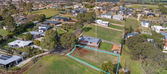 1086.11m² Land in Leongatha, Australia No. 400 2