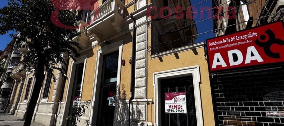 Imóvel comercial de 5 divisões em Cosenza, Italy N.º 36264 4