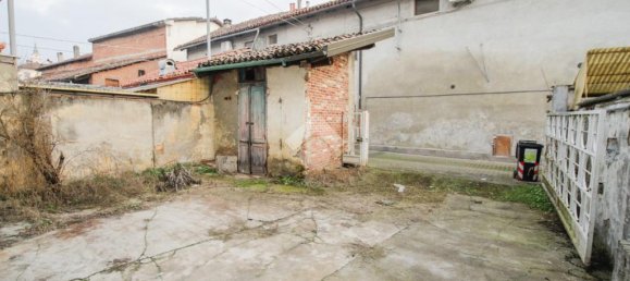 3 bedrooms House in Montanaro, Italy No. 158440 3