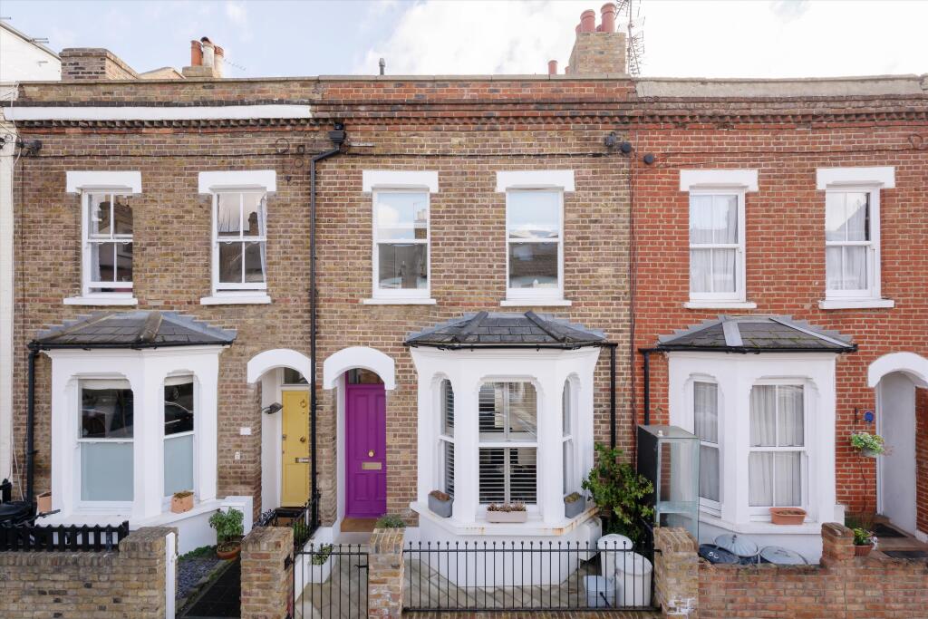3 bedrooms House in London, United Kingdom No. 6939