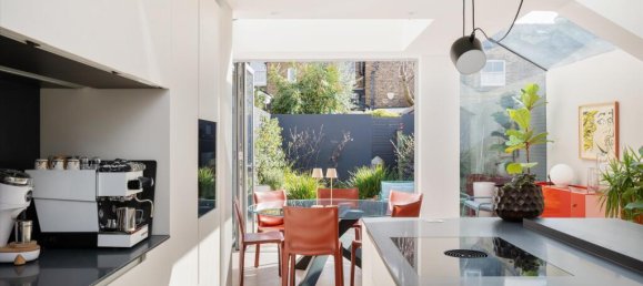 3 bedrooms House in London, United Kingdom No. 6939 5