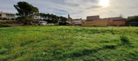  Land in Garriguella, Spain No. 73542 9