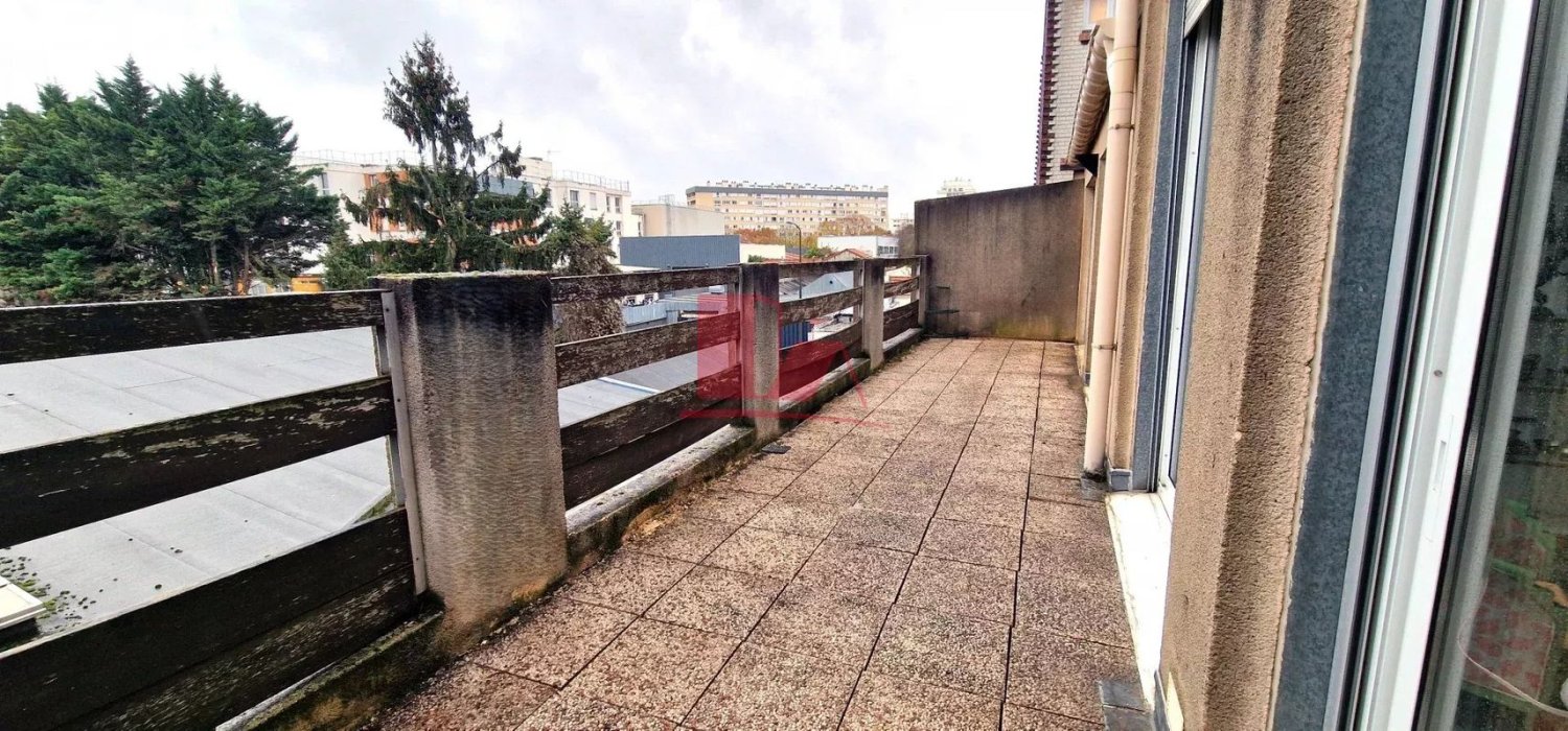 2 Schlafzimmer Doppelhaus in Viry-Chatillon, France, Nr. 167161