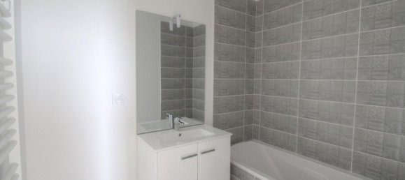 Apartamento de 3 dormitorios en Saint-Jean-de-la-Ruelle, France No. 80593 6