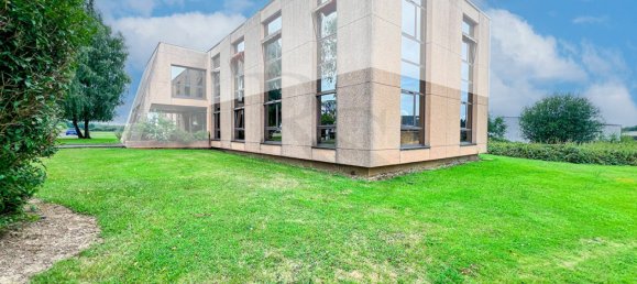 110m² Office in Orne, France No. 297235 10