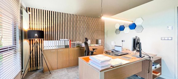 110m² Office in Orne, France No. 297235 3