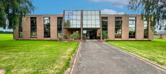 110m² Office in Orne, France No. 297235 12