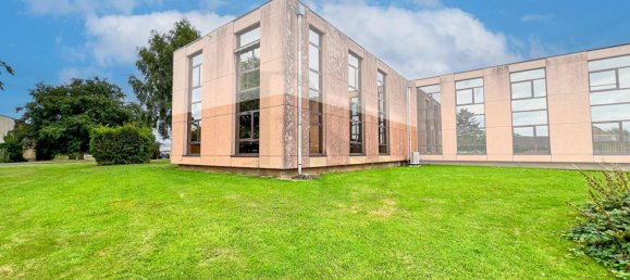 110m² Office in Orne, France No. 297235 11