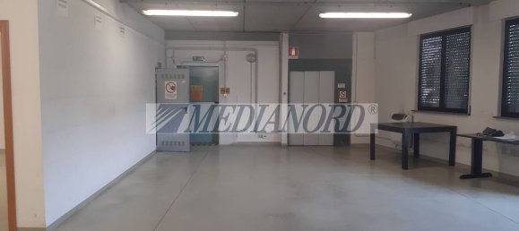 660m² Warehouse in Bergamo, Italy No. 176910 16