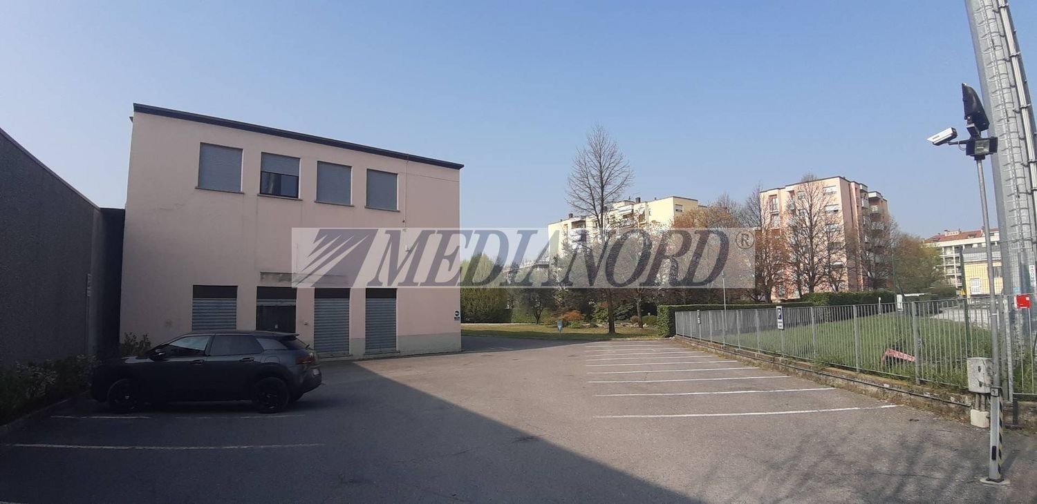 660m² Warehouse in Bergamo, Italy No. 176910