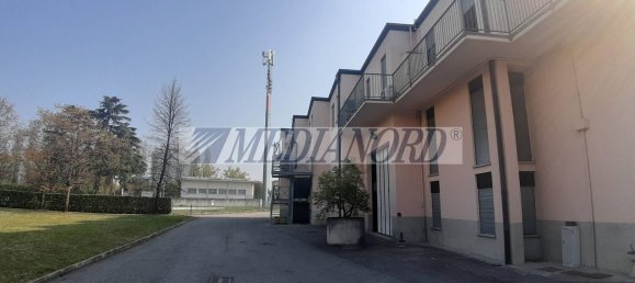 660m² Warehouse in Bergamo, Italy No. 176910 3