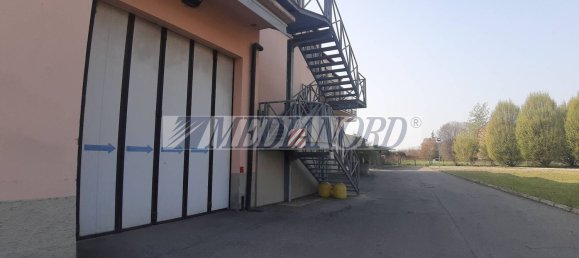 660m² Warehouse in Bergamo, Italy No. 176910 4
