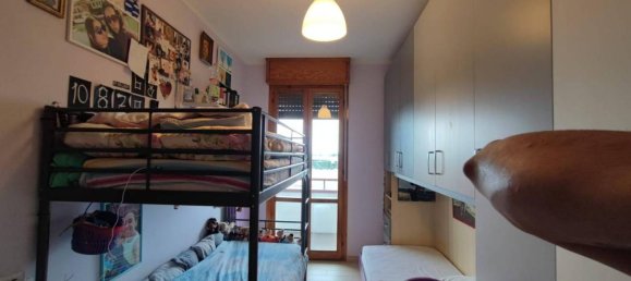 3 rooms Apartment in Reggio Emilia, Italy No. 150532 9