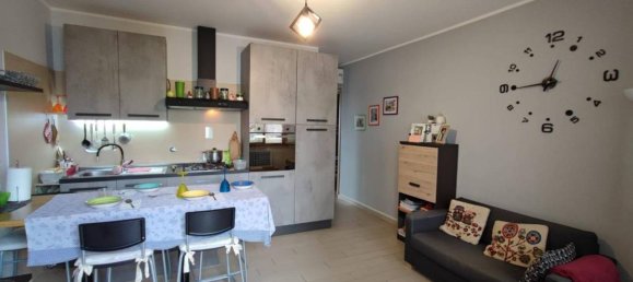 3 rooms Apartment in Reggio Emilia, Italy No. 150532 3