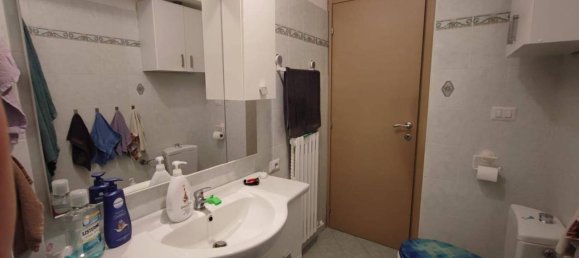 3 rooms Apartment in Reggio Emilia, Italy No. 150532 10