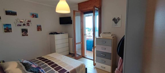 3 rooms Apartment in Reggio Emilia, Italy No. 150532 7