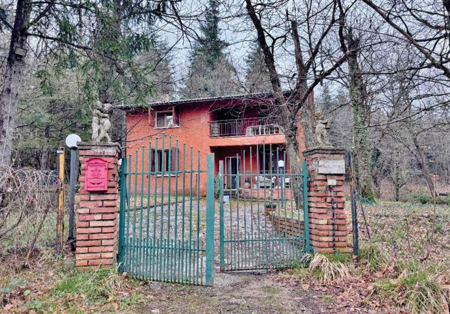 Дом с 10 комнатами в Сан Бенедетто Валь ди Самбро, Италия № 310583