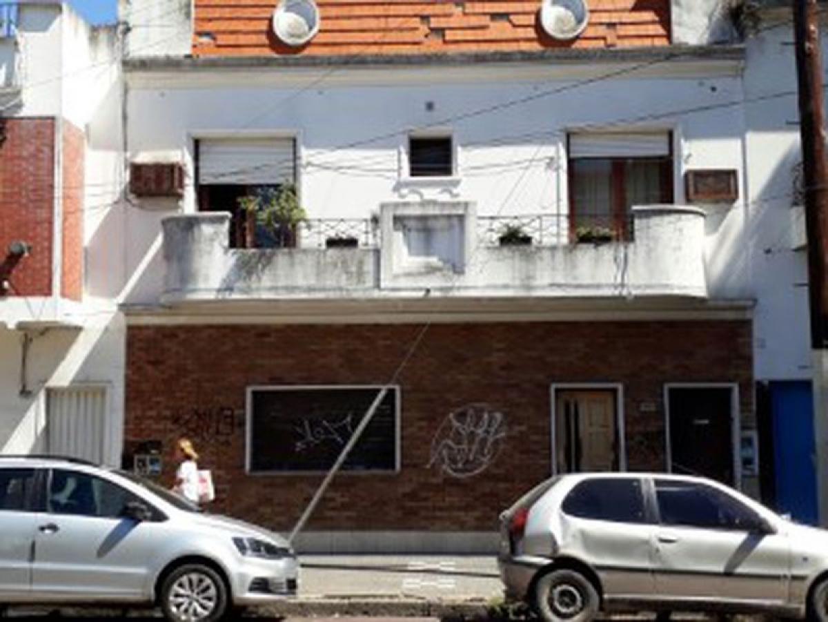 4 bedrooms House in Lanus, Argentina No. 54294