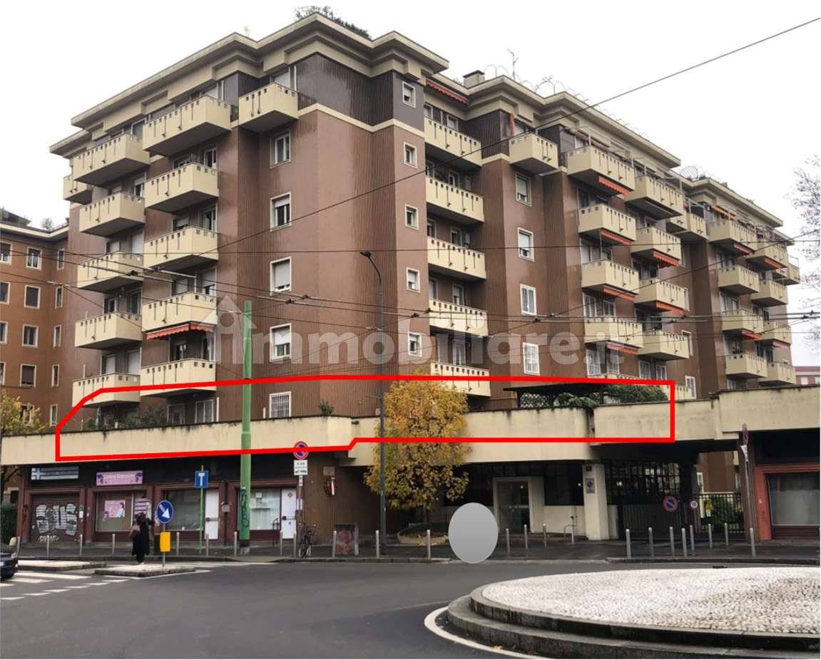 3 bedrooms Apartment in Milan, Italy No. 379861