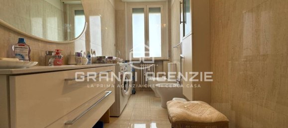 3 bedrooms Apartment in Parma, Italy No. 272579 8