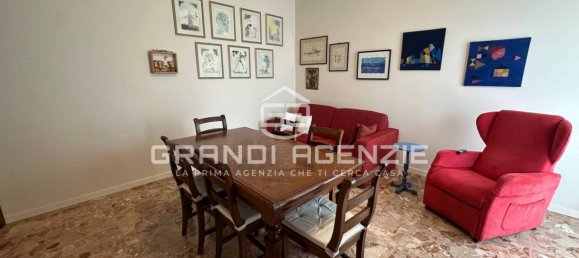 3 bedrooms Apartment in Parma, Italy No. 272579 5