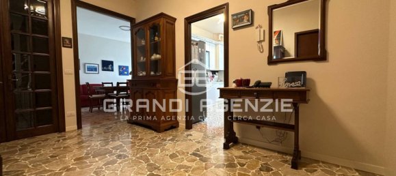 3 bedrooms Apartment in Parma, Italy No. 272579 3