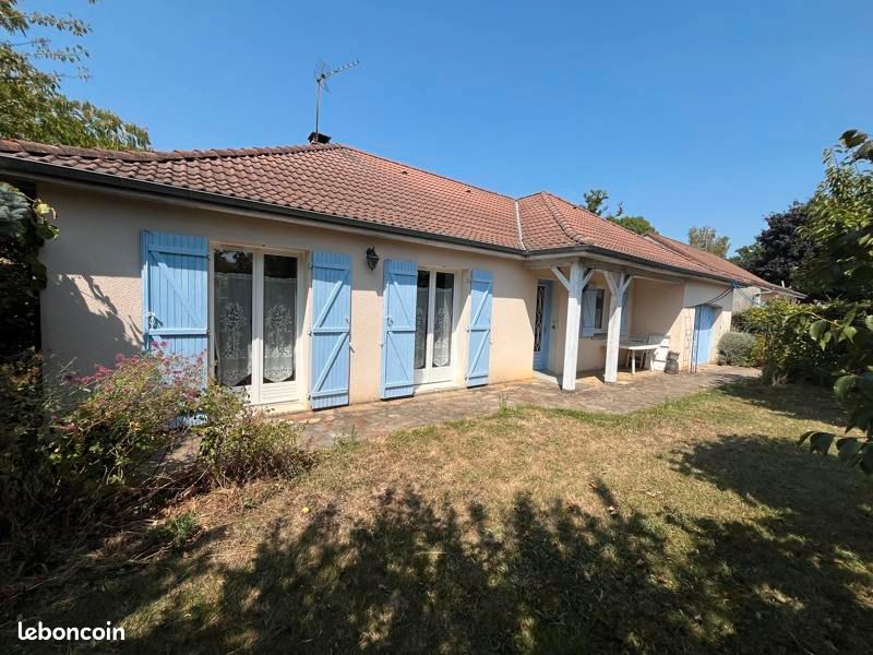 3 Schlafzimmer Haus in Creuse, France, Nr. 335658