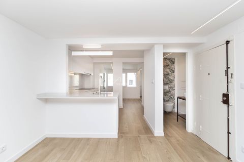 3 bedrooms Apartment in Lisbon, Portugal No. 310169