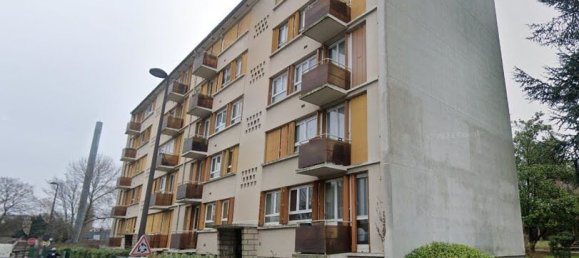 2 bedrooms Apartment in Le Bourget, France No. 180546 2