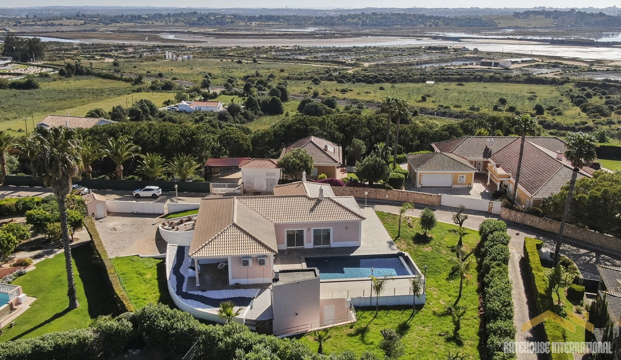 3 bedrooms Villa in Mexilhoeira Grande, Portugal No. 337161